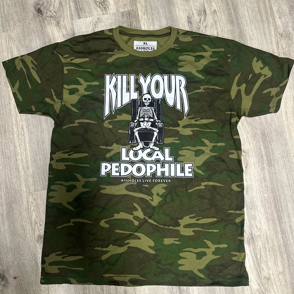 Assholes live forever Men’s funny soft camo tee shirt NWOTS